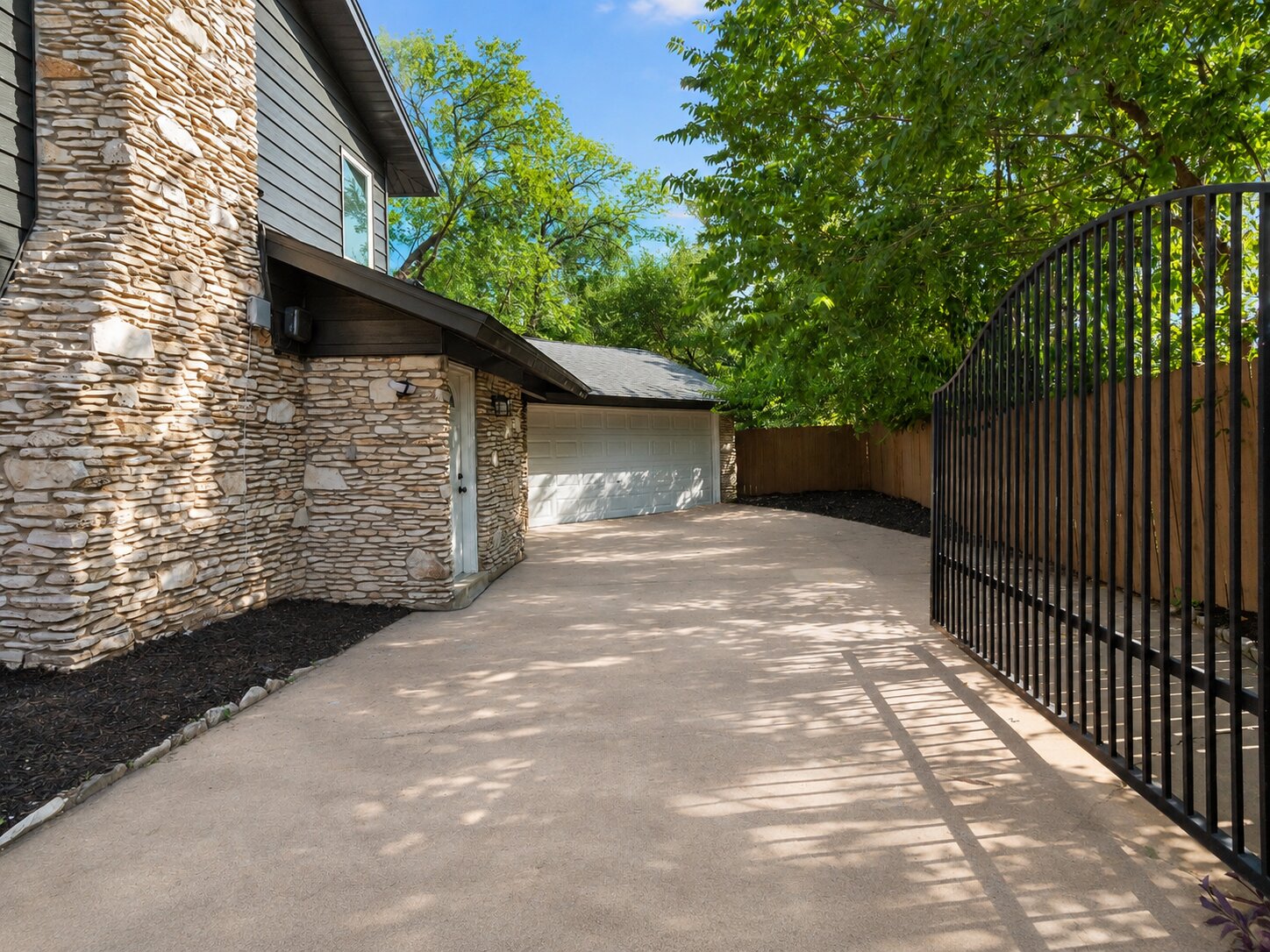 3105 Borden Road Austin, TX 78757 - Photo 3 of 38 Gallery Image 3