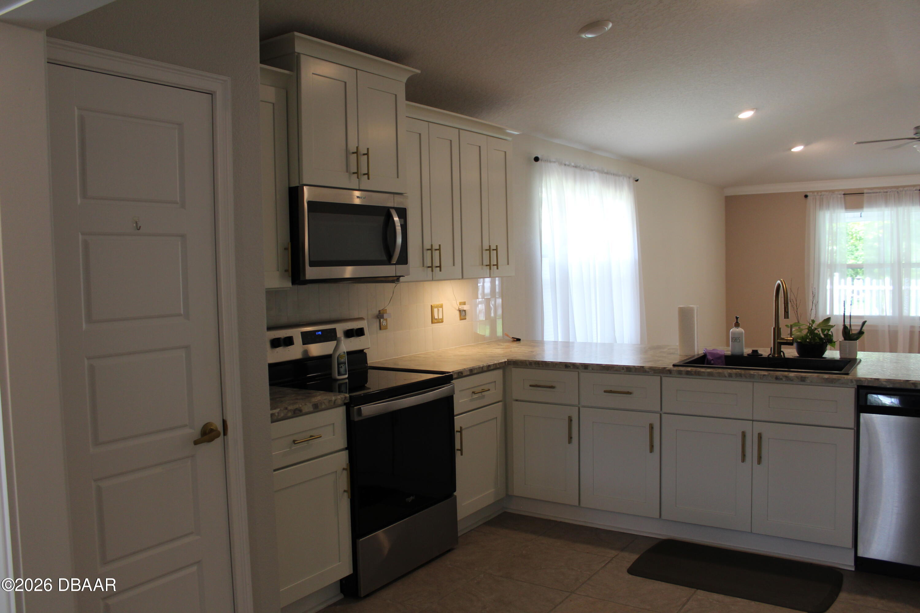 25 Rivertown Road Palm Coast, FL 32137 - Photo 5 of 16 Kitchen 2