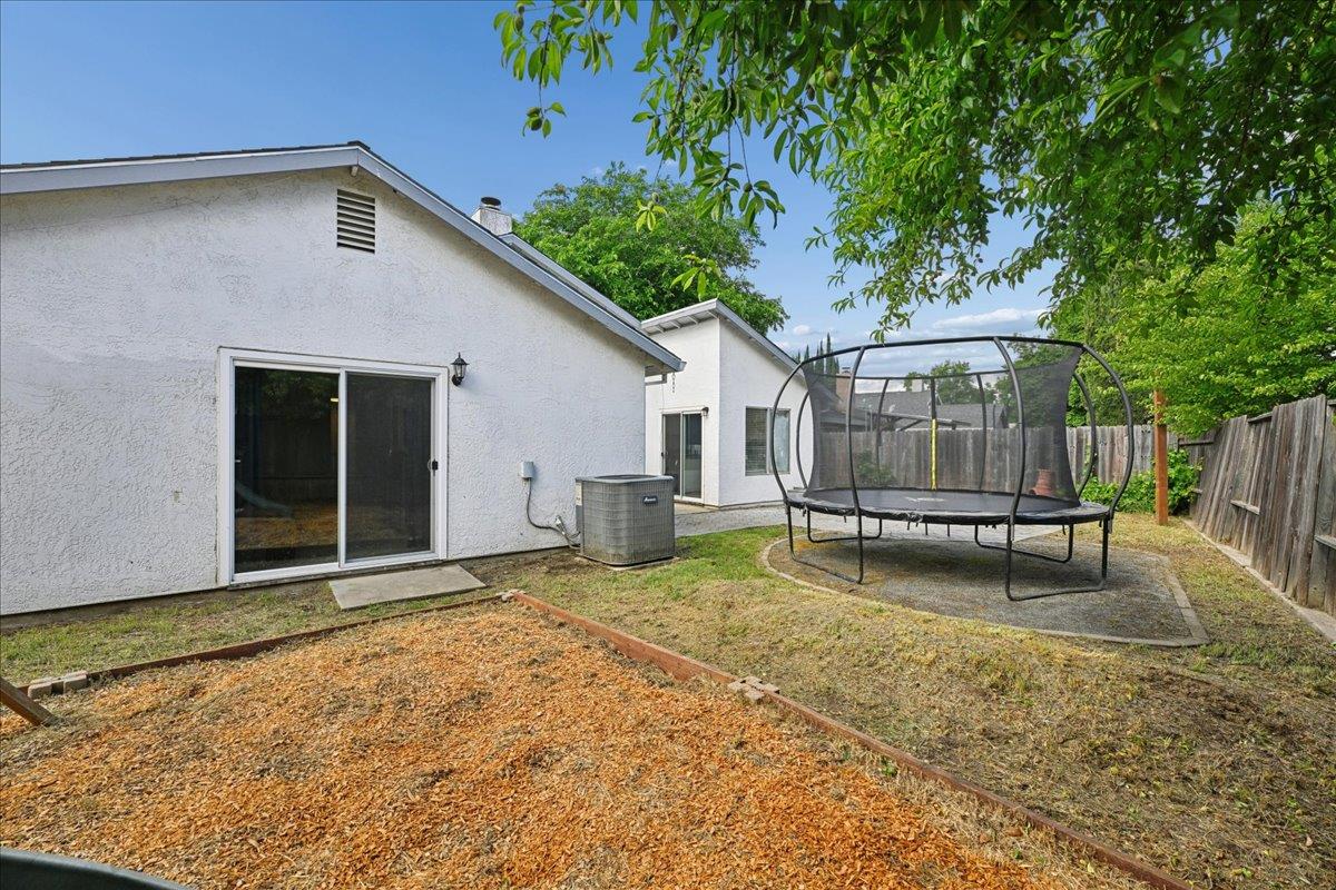 1221 Rudger Way Sacramento, CA 95833 - Photo 39 of 54