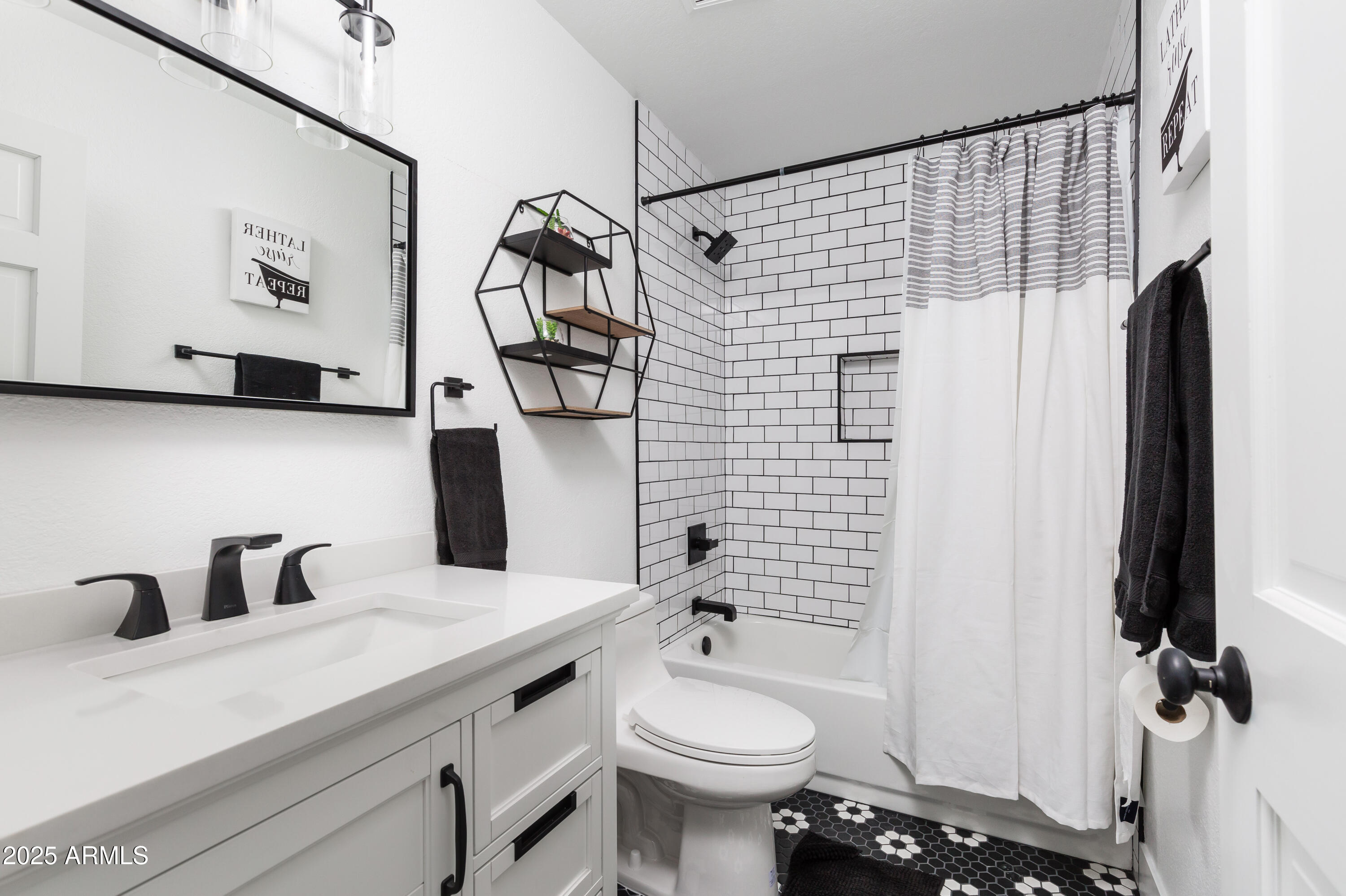 222 East Danbury Road Phoenix, AZ 85022 - Photo 17 of 21 _C7A8170