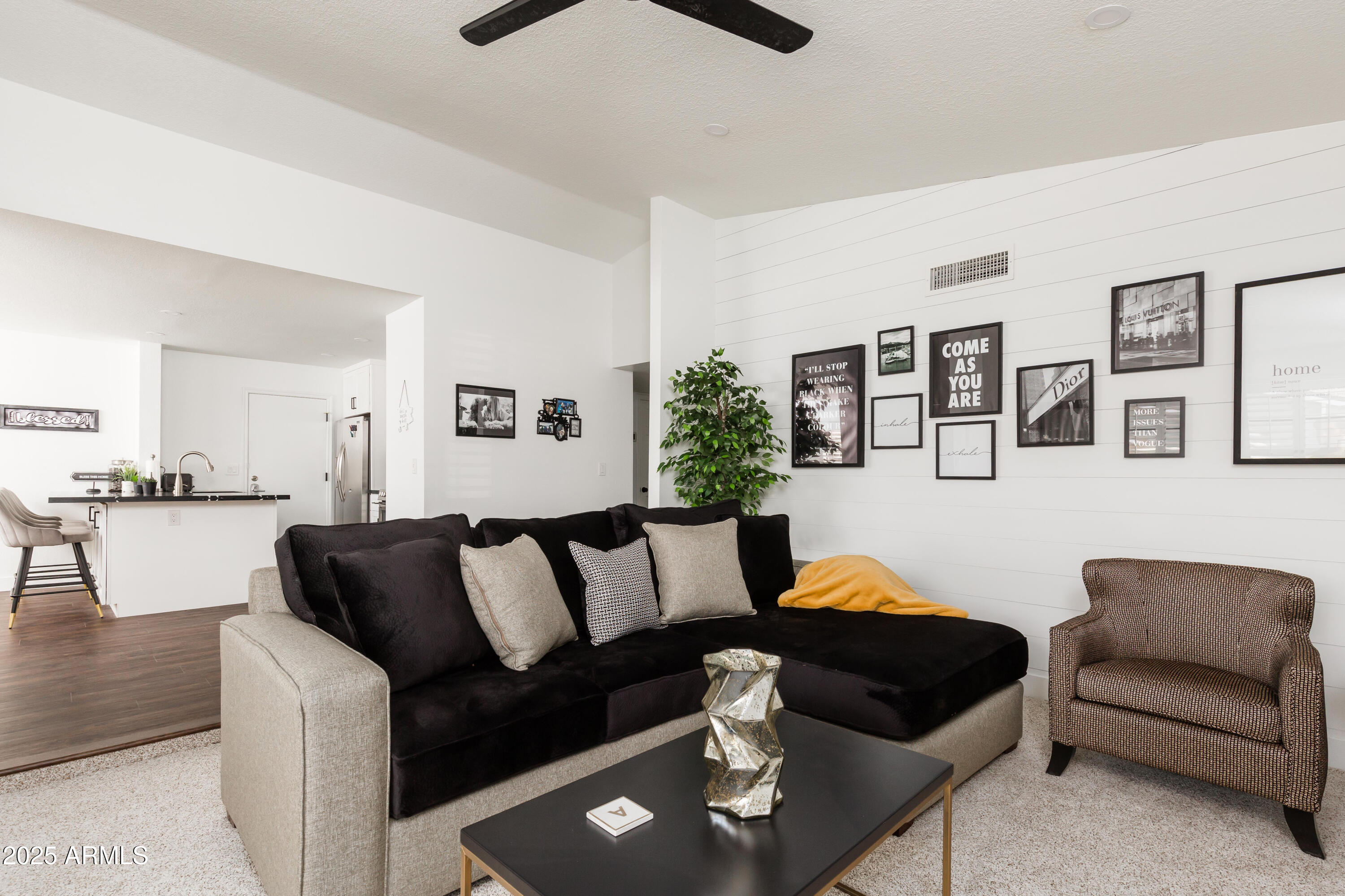 222 East Danbury Road Phoenix, AZ 85022 - Photo 2 of 21 _C7A8212