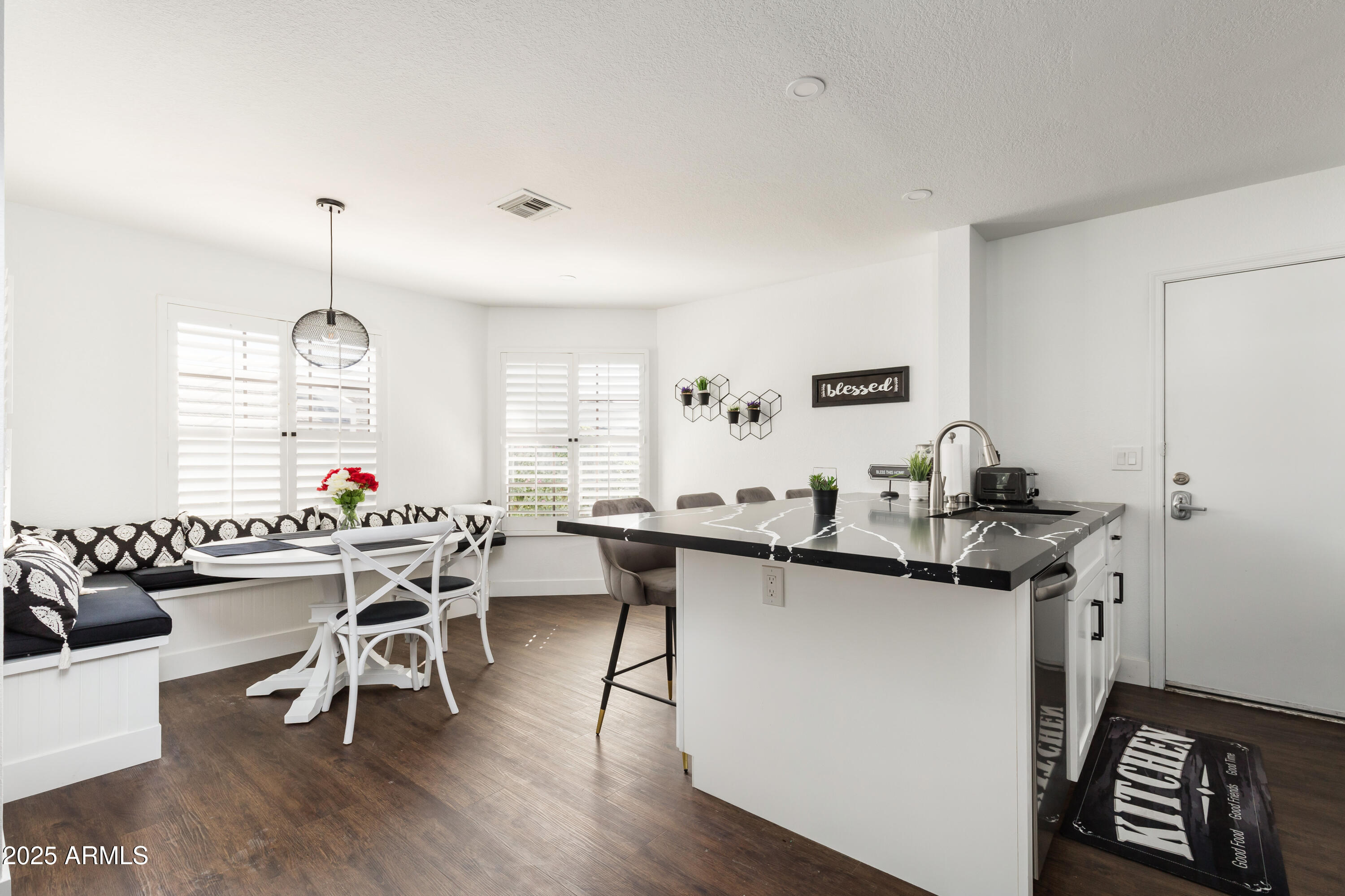 222 East Danbury Road Phoenix, AZ 85022 - Photo 8 of 21 _C7A8198