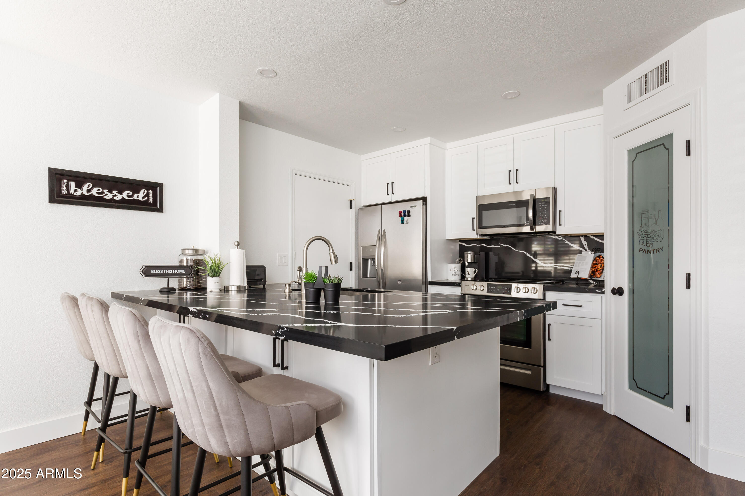 222 East Danbury Road Phoenix, AZ 85022 - Photo 9 of 21 _C7A8201