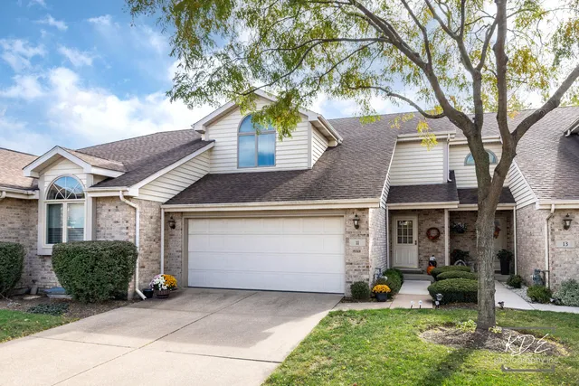 $400,000 | 11 Warner Circle, Lemont, IL 60439