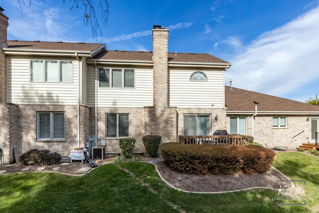 $400,000 | 11 Warner Circle, Lemont, IL 60439