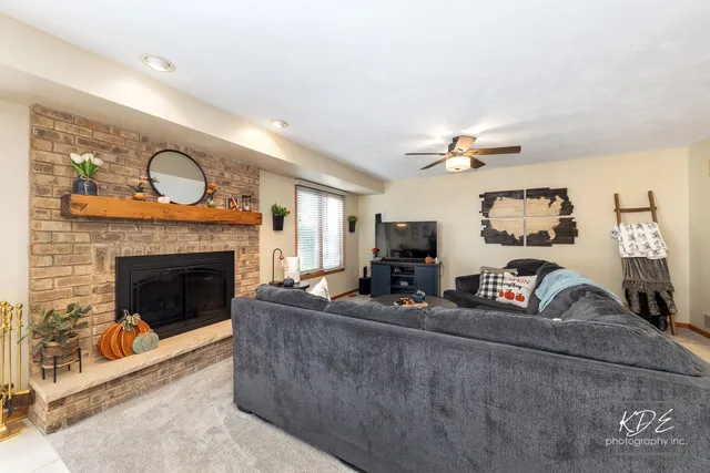 $400,000 | 11 Warner Circle, Lemont, IL 60439