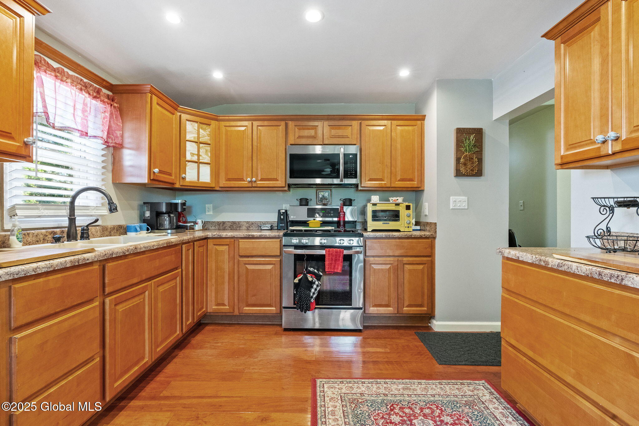 462 Russell Road Albany, NY 12203 - Photo 11 of 38 11