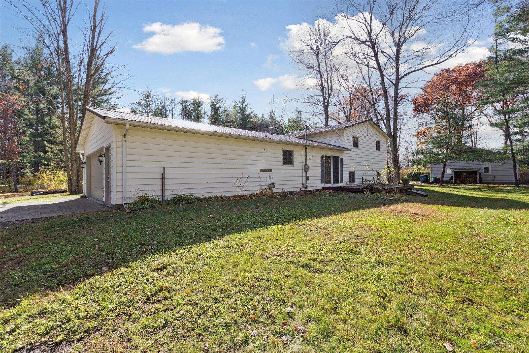 591 East Olson Road Midland, MI 48640 - Photo 44 of 50 50094658-43.JPG