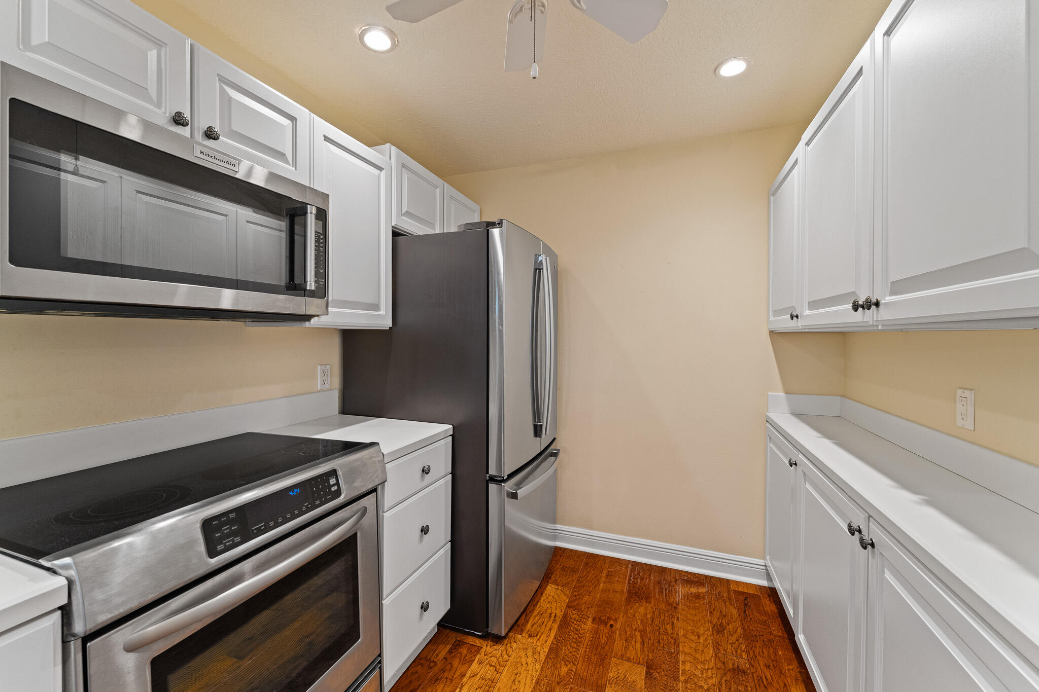 10 Northeast Plantation Road, Unit 305 Jensen Beach, FL 34957 - Photo 15 of 48 a kitchen with a stove microwave and refrigerator