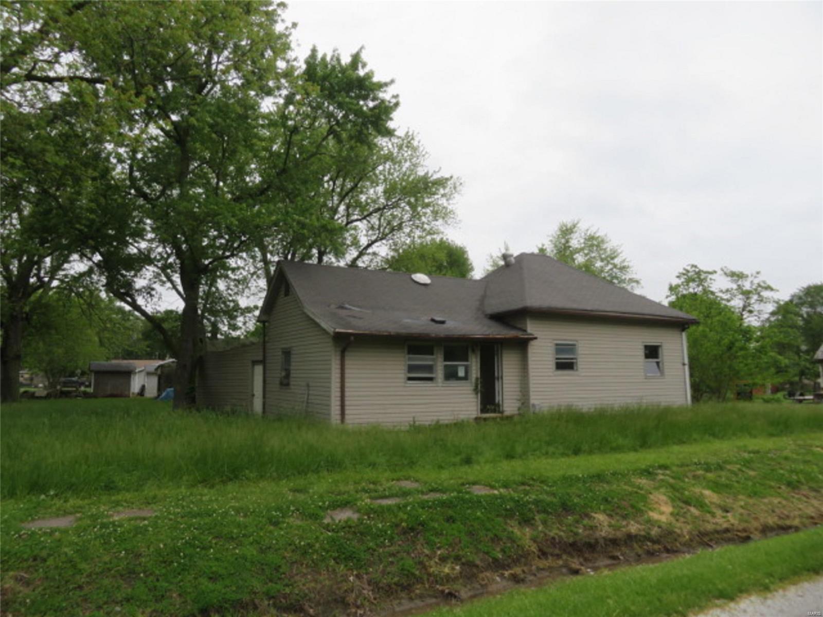 200 Barry Street Coffeen, IL 62017 - Photo 1 of 10 Gallery Image 1