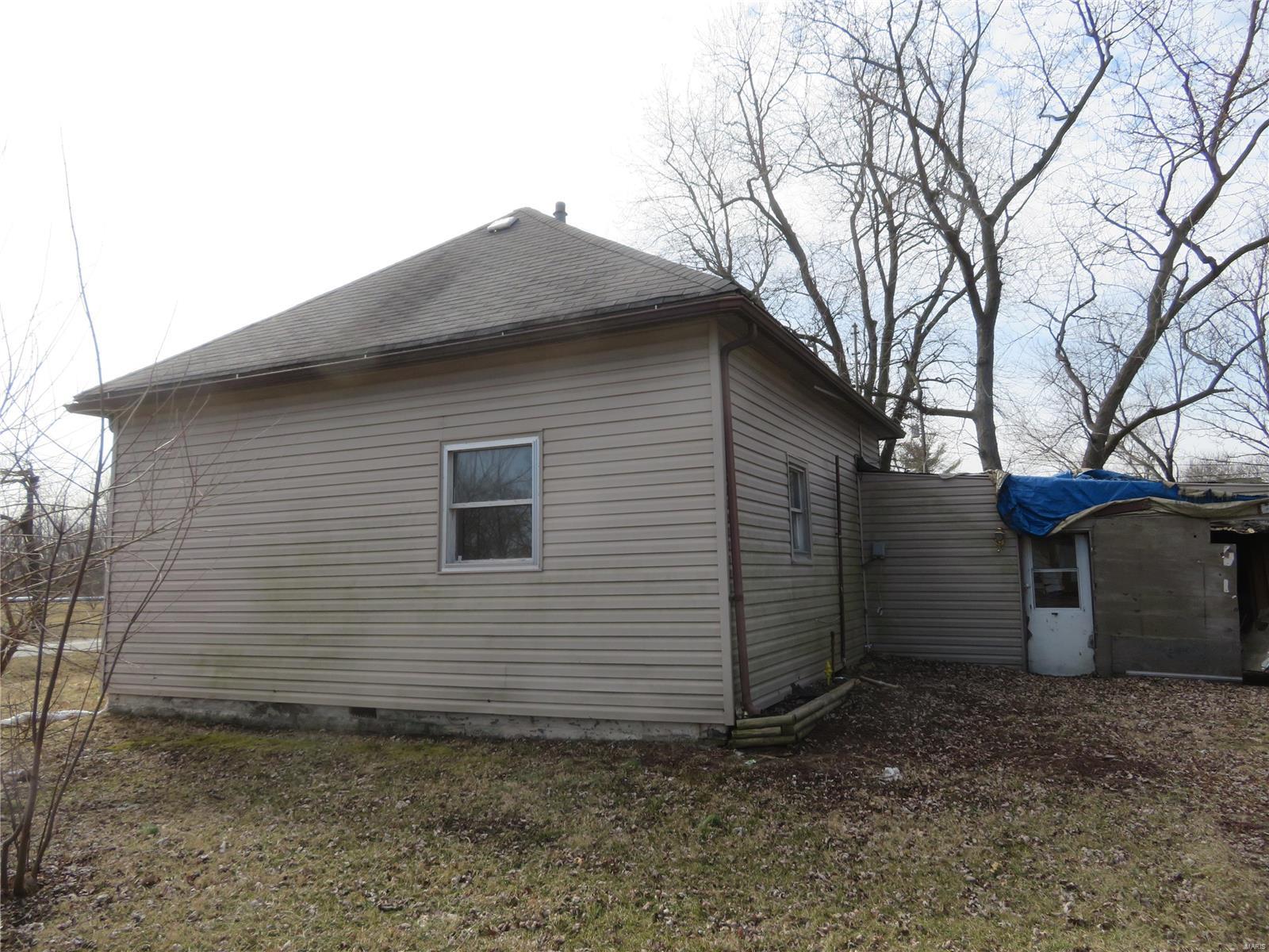 200 Barry Street Coffeen, IL 62017 - Photo 3 of 10 Gallery Image 3