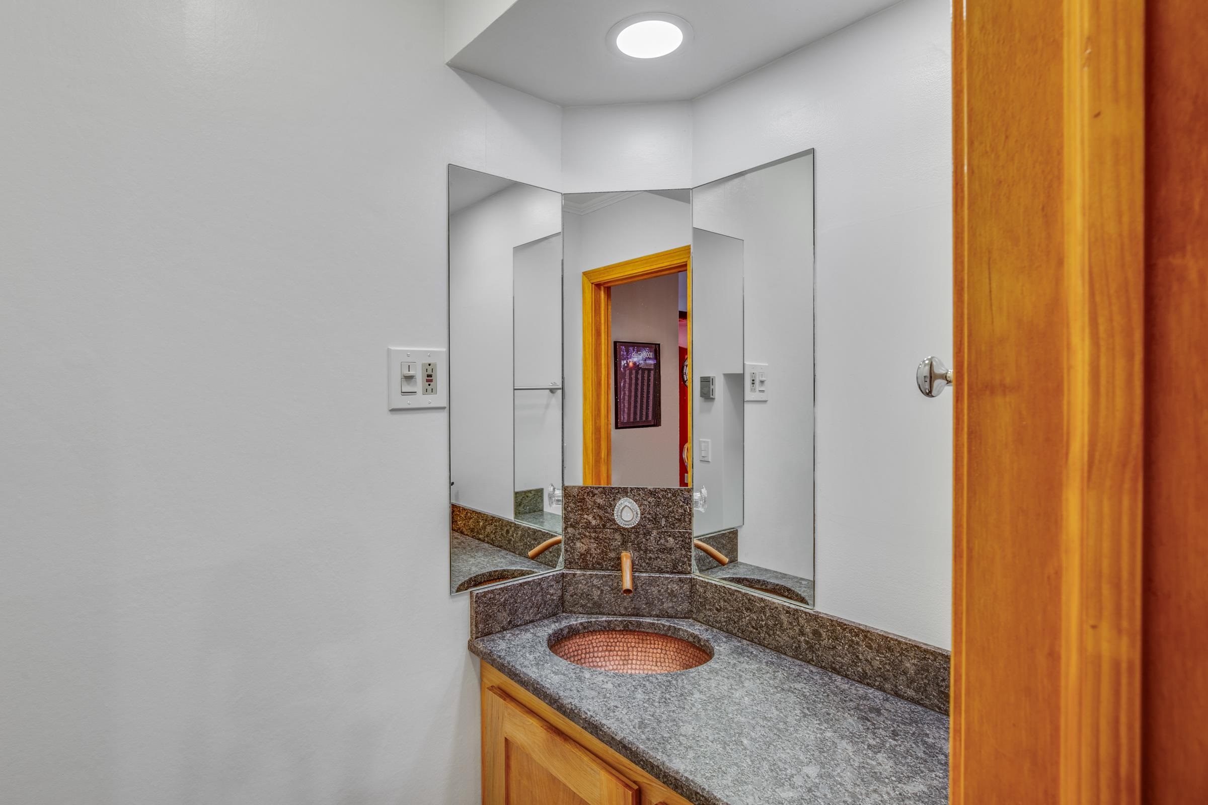 768 East Mountain Road, Unit B8 Killington, VT 05751 - Photo 3 of 28 Gallery Image 3