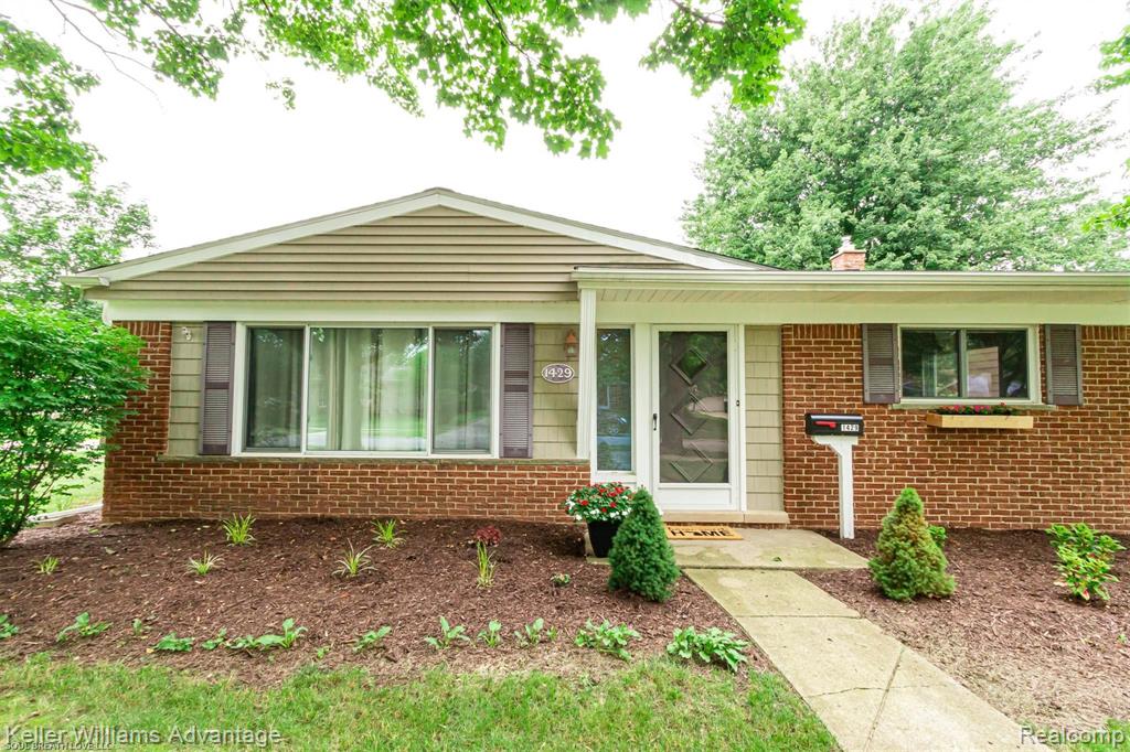 1429 North Pine Street Rochester Hills, MI 48307 - Photo 1 of 41