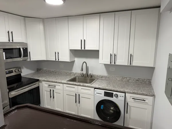 $1,850 | 502 Spruce Drive, Unit 2B, Palatine, IL 60074