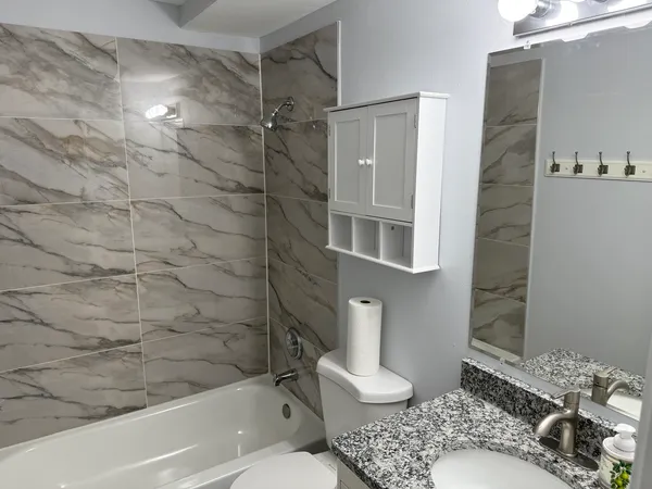 $1,850 | 502 Spruce Drive, Unit 2B, Palatine, IL 60074