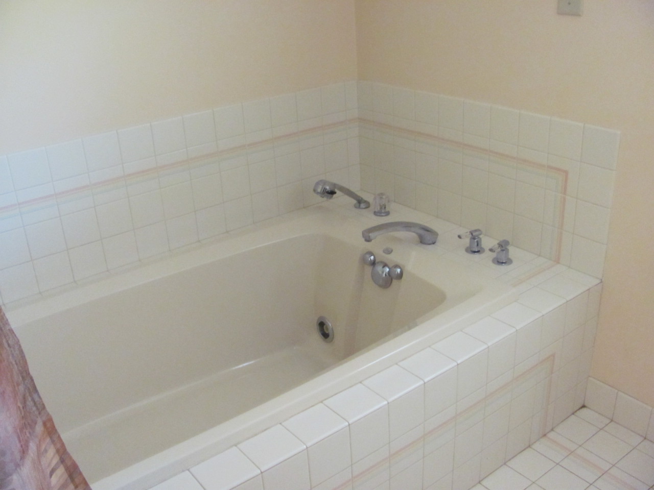 3728 Forest Road Roanoke, VA 24015 - Photo 35 of 49 Hall Bath-lower level