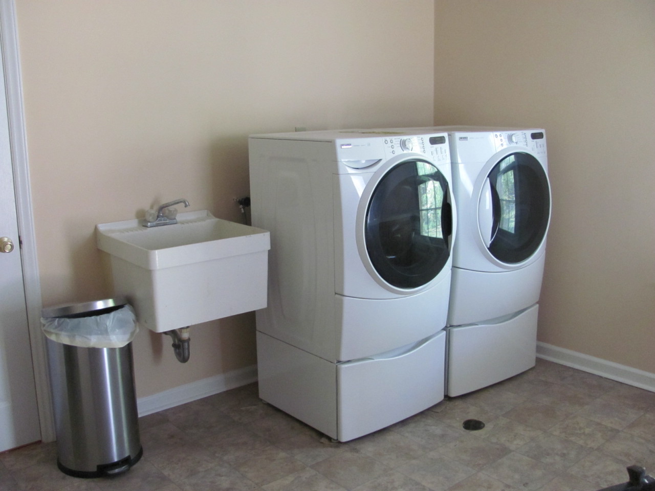 3728 Forest Road Roanoke, VA 24015 - Photo 39 of 49 Laundry