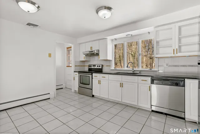 $625,000 | 37 Kitcher Court, Trumbull, CT 06611