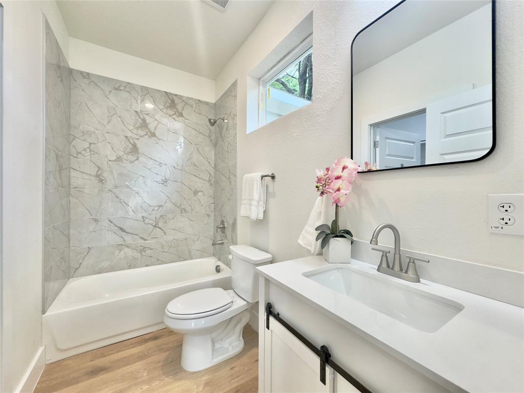 3801 Carpenter Avenue Dallas, TX 75210 - Photo 11 of 19 a bathroom with a sink a toilet and a bathtub