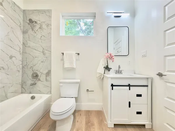 $2,400 | 3801 Carpenter Avenue, Dallas, TX 75210