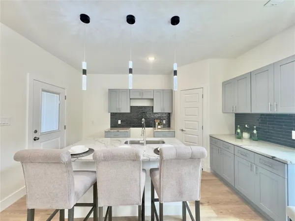 $2,400 | 3801 Carpenter Avenue, Dallas, TX 75210