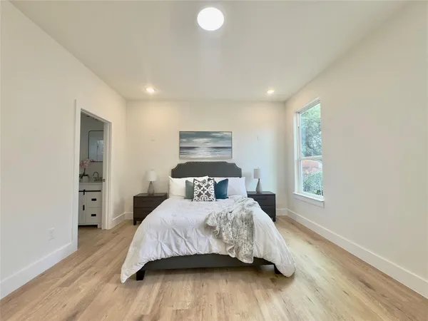 $2,400 | 3801 Carpenter Avenue, Dallas, TX 75210