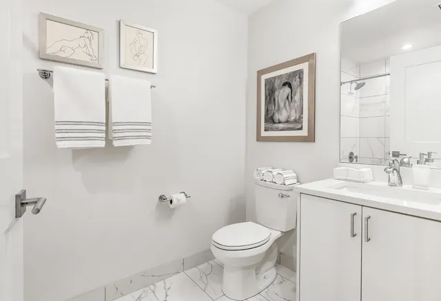 $2,350 | 435 Madison Street, Unit 204, Oak Park, IL 60302