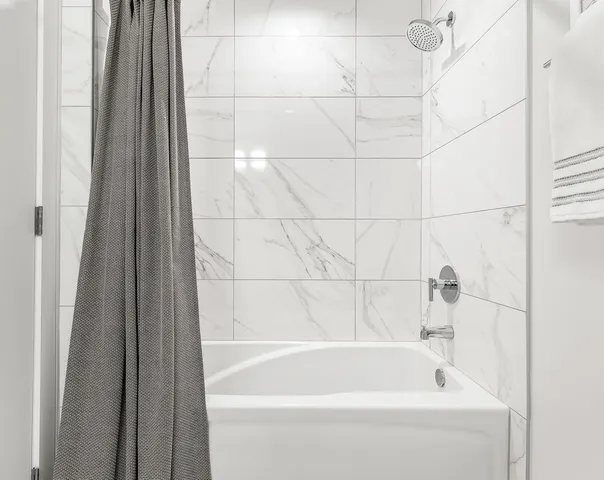 $2,350 | 435 Madison Street, Unit 204, Oak Park, IL 60302