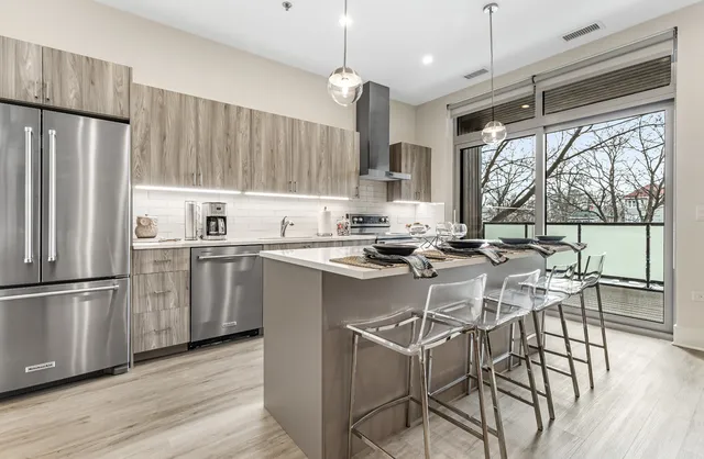 $2,350 | 435 Madison Street, Unit 204, Oak Park, IL 60302