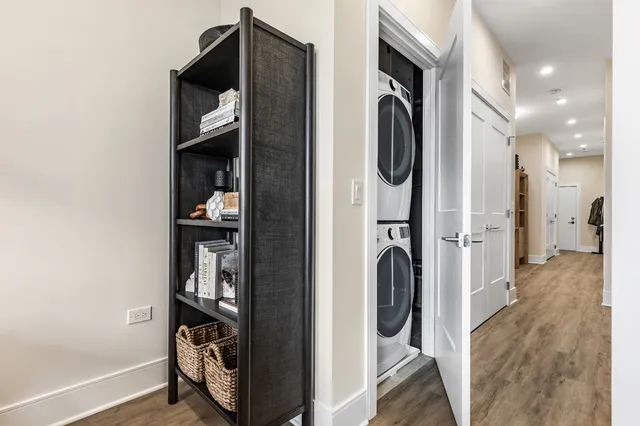 $2,350 | 435 Madison Street, Unit 204, Oak Park, IL 60302