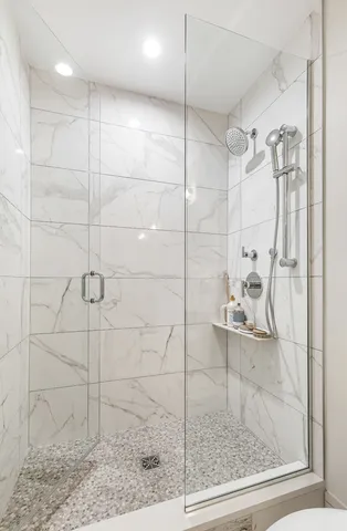 $2,350 | 435 Madison Street, Unit 204, Oak Park, IL 60302