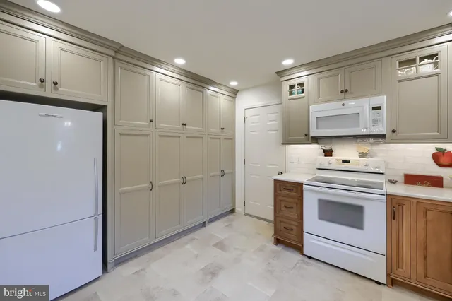 $450,000 | 16 Horseshoe Drive, Ephrata, PA 17522