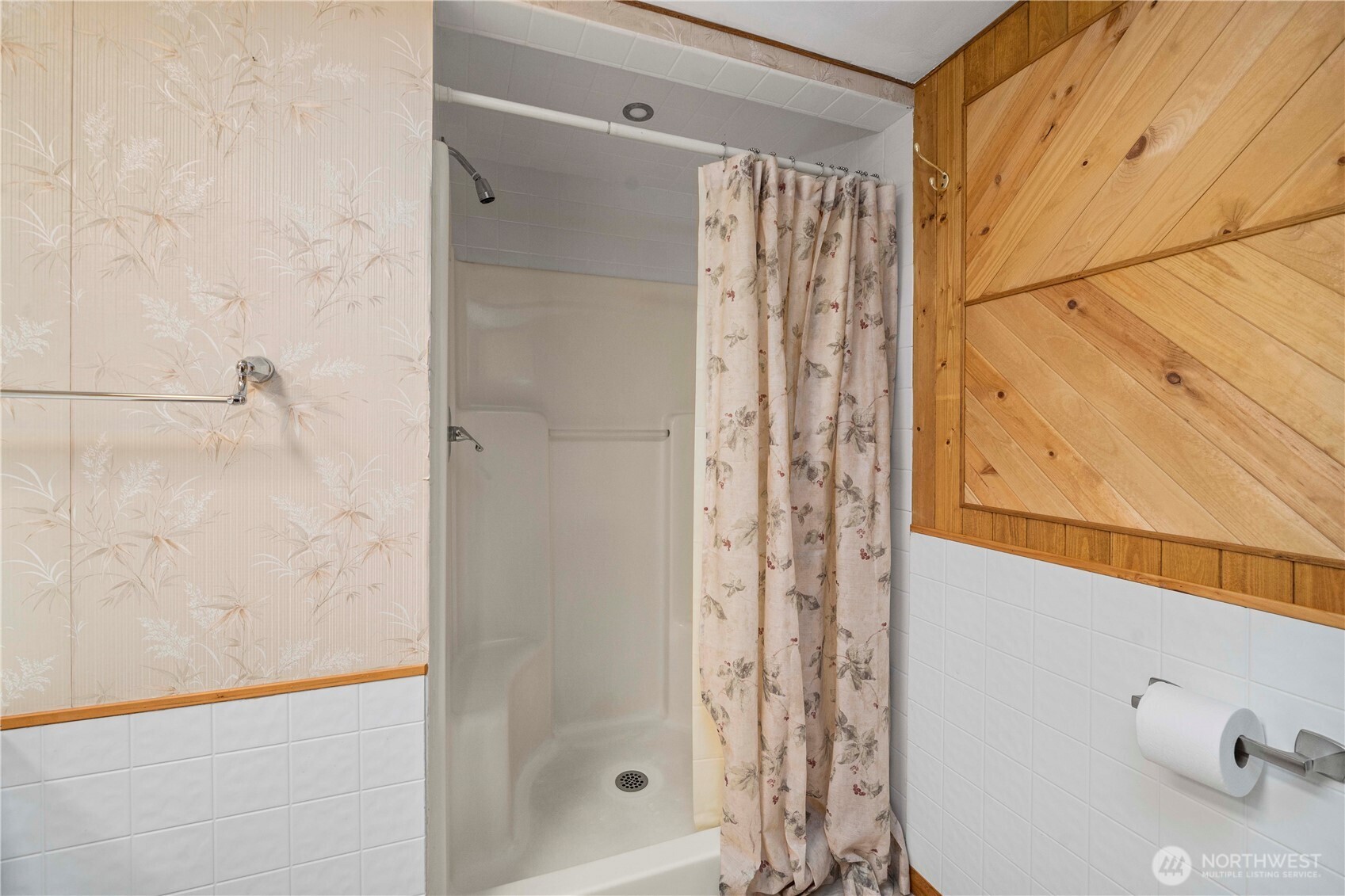 491 Bachelor Road Sequim, WA 98382 - Photo 29 of 39 a bathroom with a shower and a tub