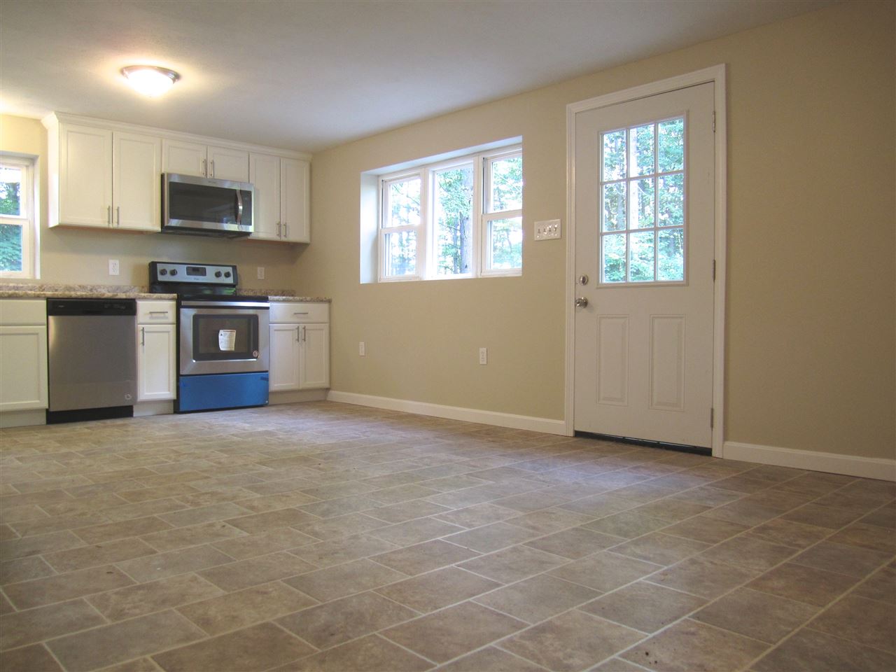 3 Greer Road Goffstown, NH 03045 - Photo 4 of 21