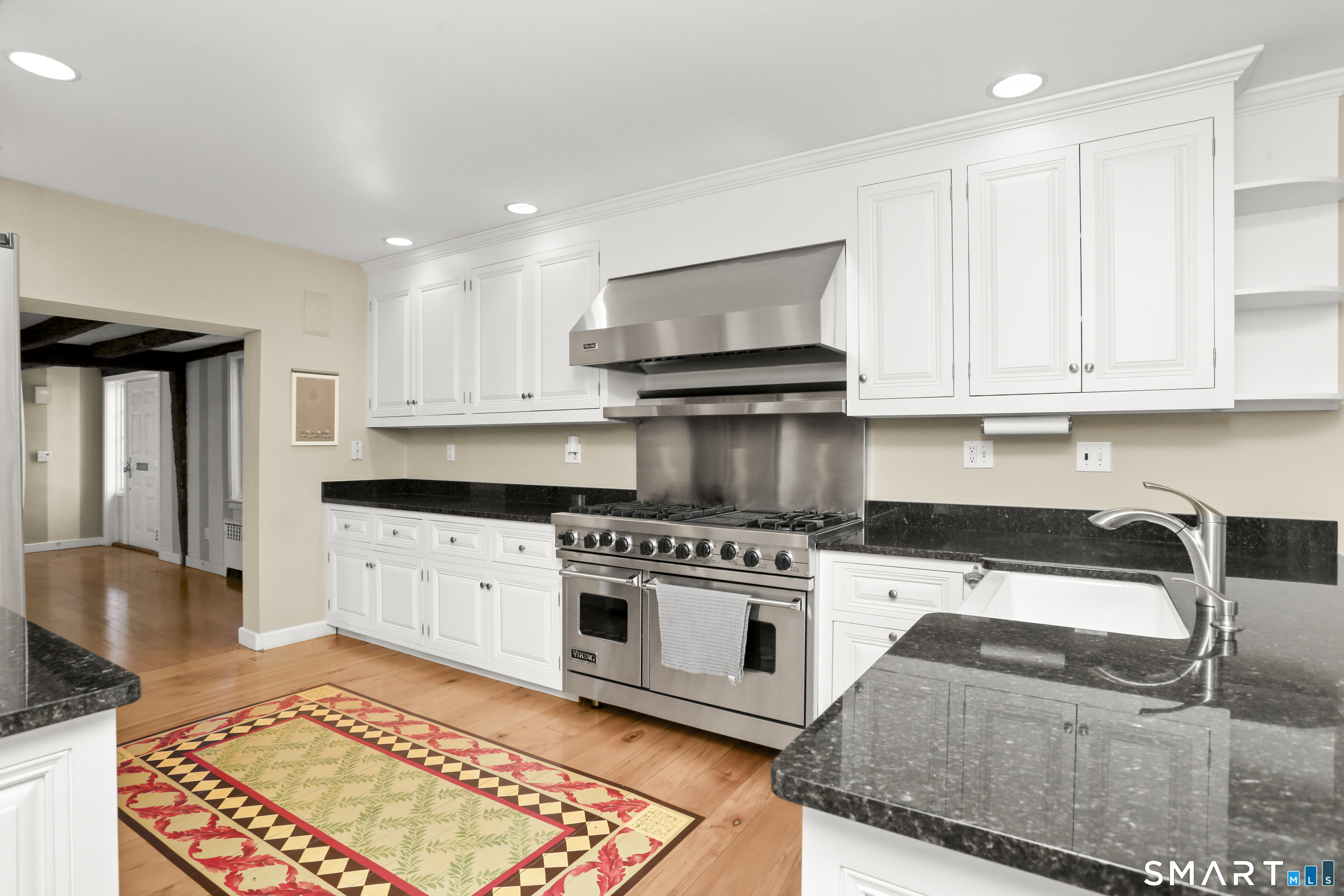 1005 Old Post Road Fairfield, CT 06824 - Photo 7 of 34
