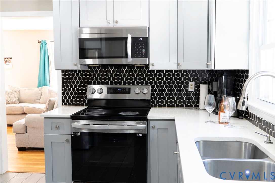 2718 Stacie Road Richmond, VA 23224 - Photo 8 of 50 Kitchen featuring a stainless steel electric range