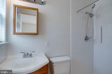 12902 Sturbridge Road Woodbridge, VA 22192 - Photo 14 of 40 Full Bath on Main Level