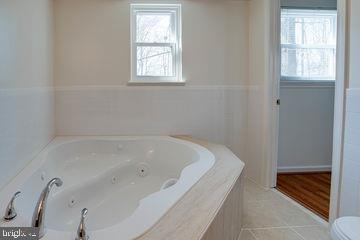 12902 Sturbridge Road Woodbridge, VA 22192 - Photo 18 of 40 Master Bath