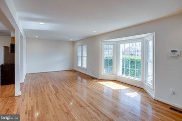 12902 Sturbridge Road Woodbridge, VA 22192 - Photo 4 of 40 Spacious Living Room
