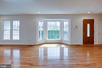 12902 Sturbridge Road Woodbridge, VA 22192 - Photo 7 of 40 Large Bay Window with lots of Sunshine!