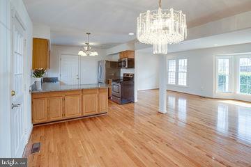 12902 Sturbridge Road Woodbridge, VA 22192 - Photo 8 of 40 Dining Area facing the Kitchen