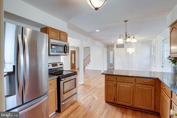 12902 Sturbridge Road Woodbridge, VA 22192 - Photo 10 of 40 Reversed angle from Pantry