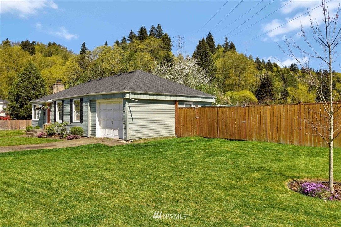 3330 Southeast 6th Street Renton, WA 98058 - Photo 2 of 21