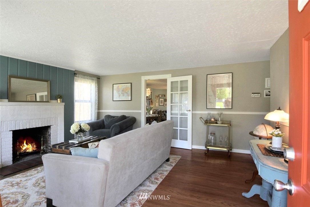 3330 Southeast 6th Street Renton, WA 98058 - Photo 3 of 21