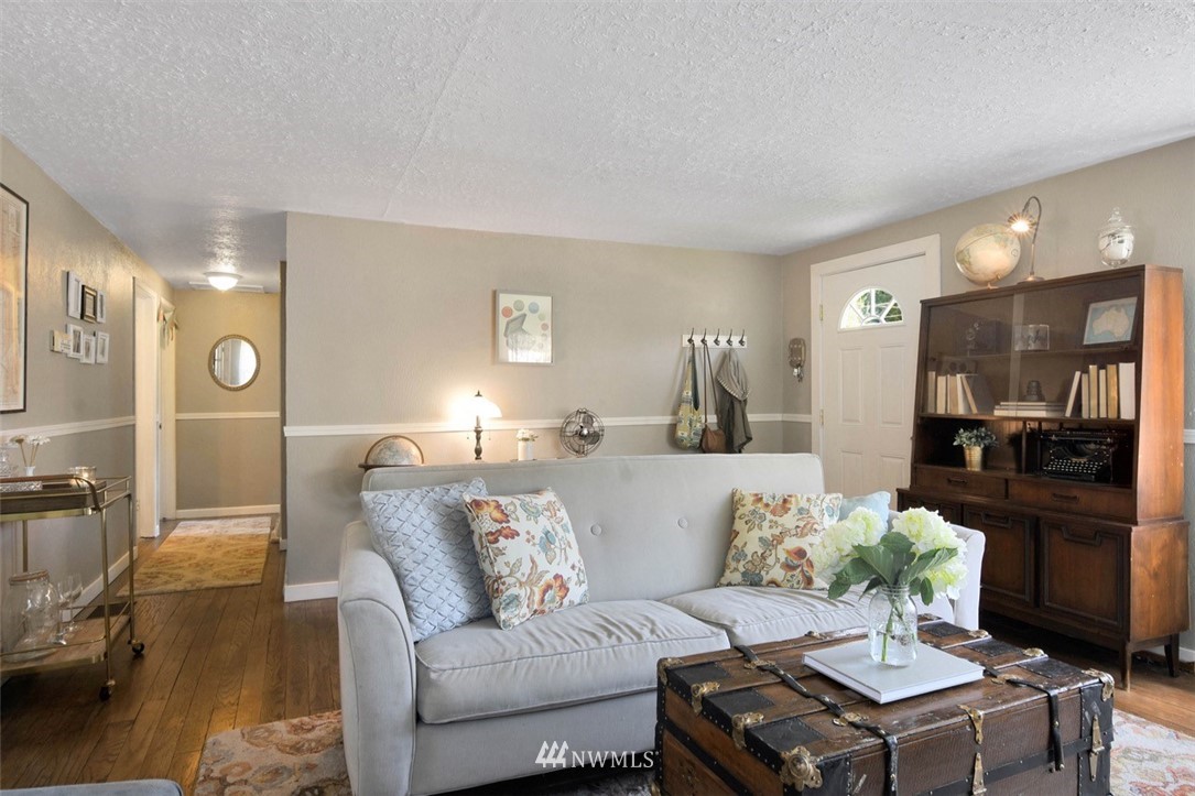 3330 Southeast 6th Street Renton, WA 98058 - Photo 4 of 21