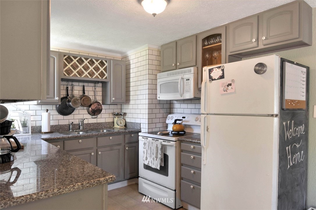 3330 Southeast 6th Street Renton, WA 98058 - Photo 6 of 21