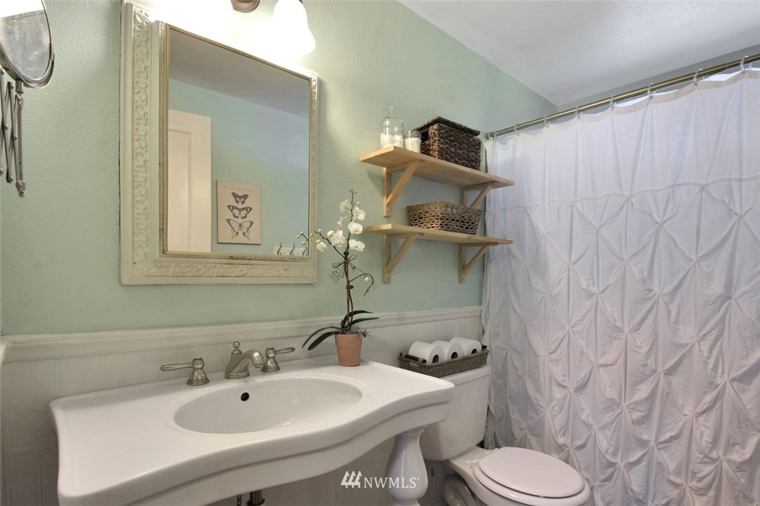 3330 Southeast 6th Street Renton, WA 98058 - Photo 10 of 21