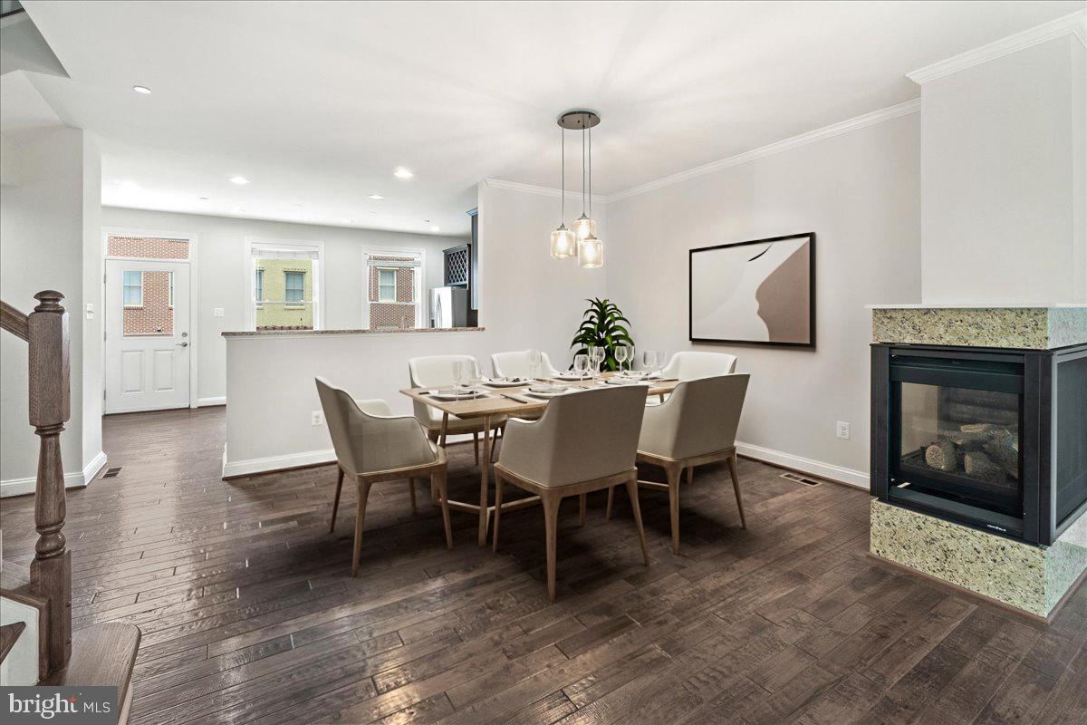 6 Maxwell Square Frederick, MD 21701 - Photo 4 of 46 Living/Dining Room with high ceilings (staged)