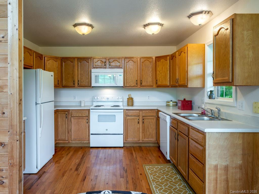 58 Pinnacle Road Burnsville, NC 28714 - Photo 8 of 20 Gallery Image 8