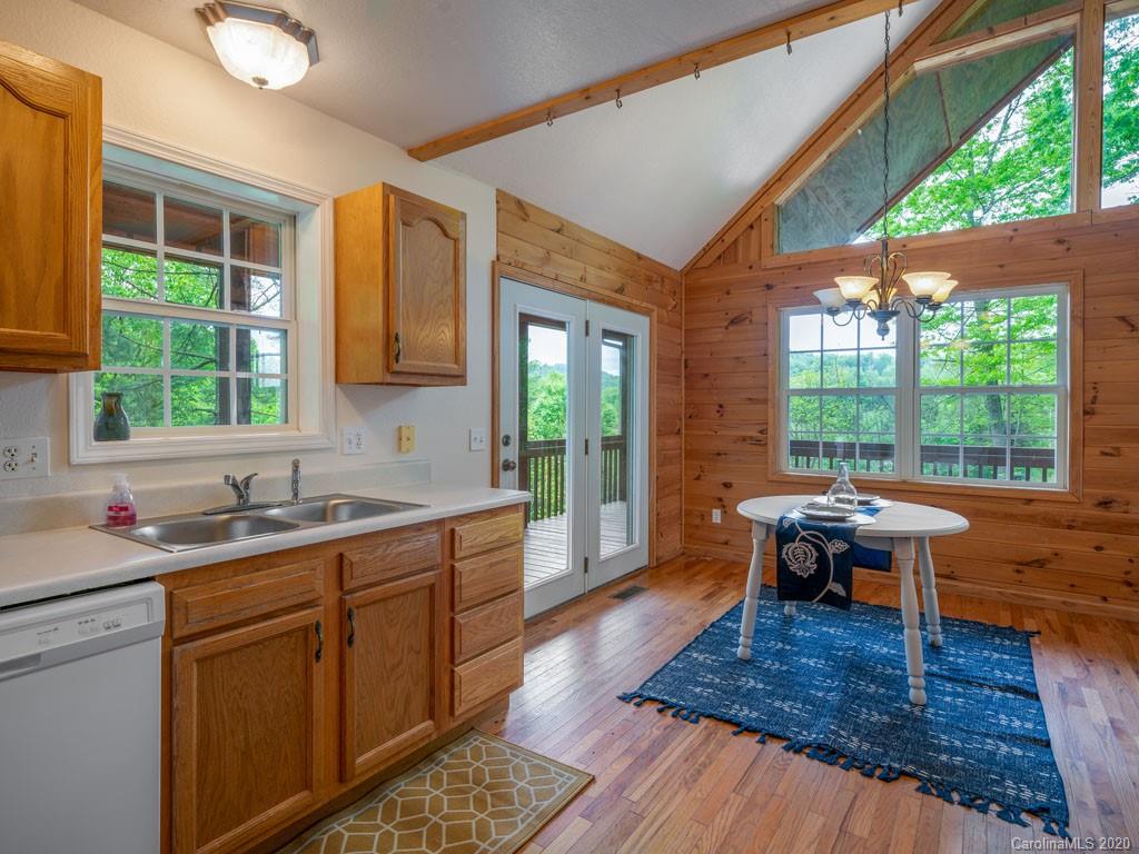 58 Pinnacle Road Burnsville, NC 28714 - Photo 9 of 20 Gallery Image 9